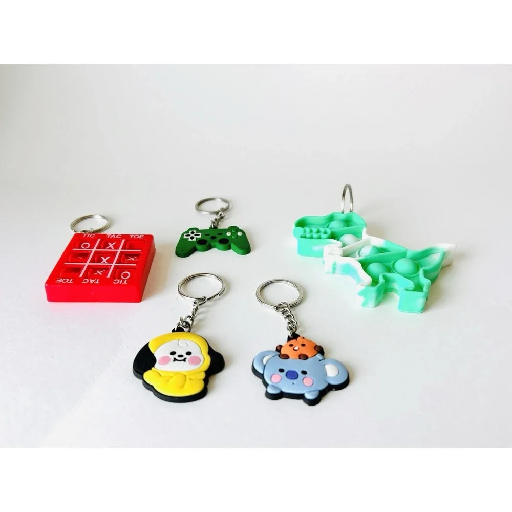 Lot Of 5 Small Keychains‎ Toys And BT21 Characters
